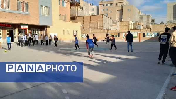 برگزاری مسابقه فوتسال بین مدرسه‌ای بین دبیرستان ابوریحان بیرونی و فرهنگیان نیشابور 