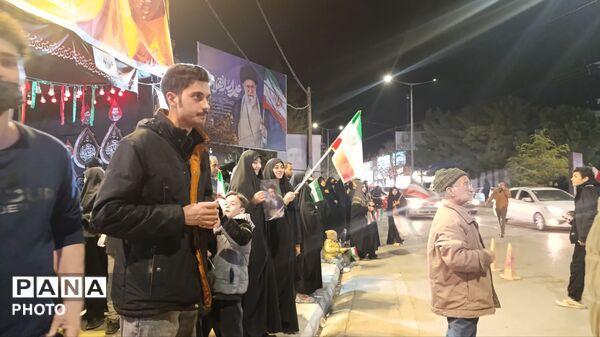 تجمع جوانان‌‌و‌نوجوانان‌در‌بیعت با رهبر انقلاب در نیشابور