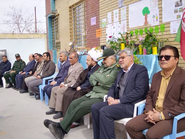 روز درختکاری و روز آموزش همگانی حفظ محیط زیست در مدرسه پویندگان فرهنگ شهرستان خلیل آباد 
