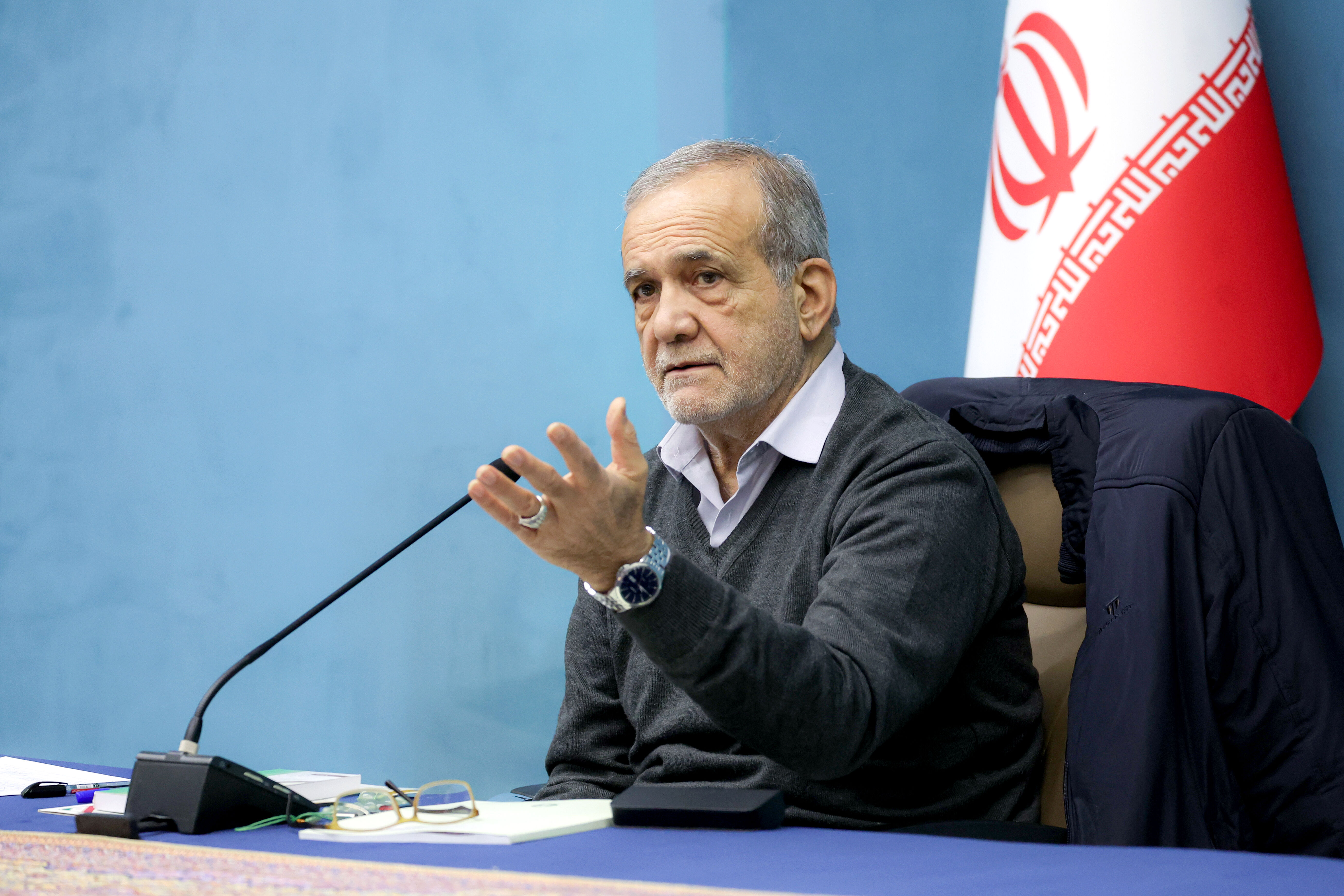 رئیس‌جمهور پزشکیان: در جمع‌آوری گازهای فلر یک ساعت را هم از دست ندهیم/ افتتاح طرح‌های وزارت نفت