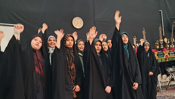جشن نیمه شعبان در دبیرستان حضرت زینب (س)