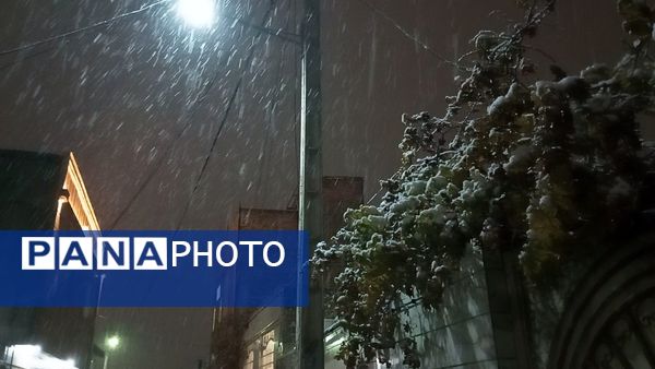 گذری بر دقایق اول بارش برف پاییزی در نیشابور 