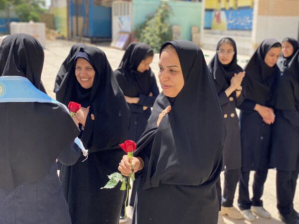 معلمان، مشعل‌داران راه آگاهی در آیینه‌ مهر و خرد