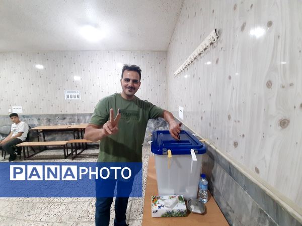 شرکت با شکوه ملت شریف ایران در چهاردهمین دوره انتخابات ریاست‌جمهوری