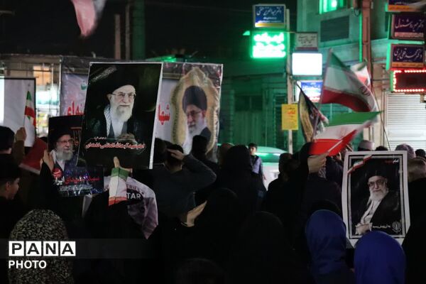 تجمع مردم انقلابی بندرترکمن در میدان مختومقلی