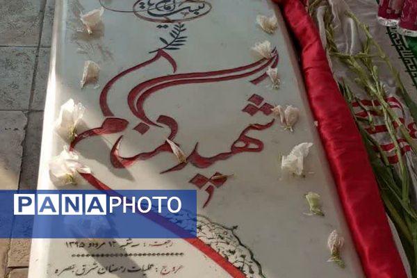 غبارروبی مزار شهدای گمنام در رودهن 