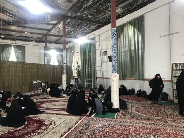 حضور دانش‌آموزان مدرسه تخصصی حفظ قرآن کوثر در امامزاده سیدمحمد (ع) در کاشمر