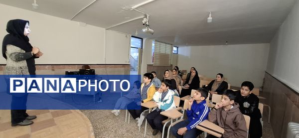 کارگاه آموزشی آمادگی مسابقه سلول‌های بنیادی با حضور دانش‌آموزان دبستان ملاصدرا در پژوهش سرای دکتر حسابی 