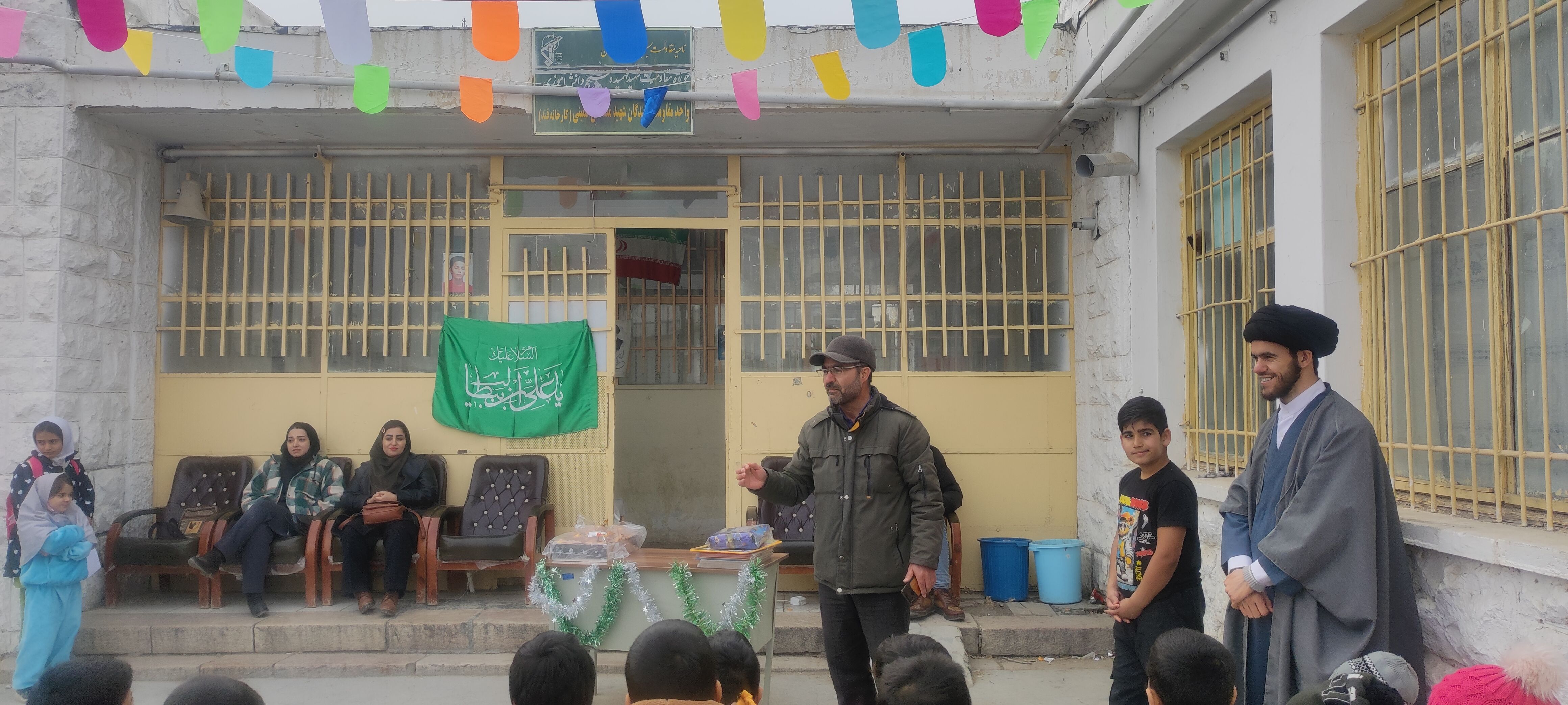برگزاری جشن روز پدر به‌مناسبت ولادت حضرت علی(ع) در مدرسه ۱۲ فروردین کارخانه قند شیروان