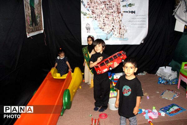 خدمت خادمان موکب بخش تنکمان به زائران رهبر شهید