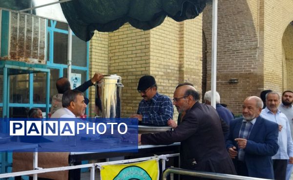 گذری بر فعالیت چایخانه مسجد جامع در روز جمعه 