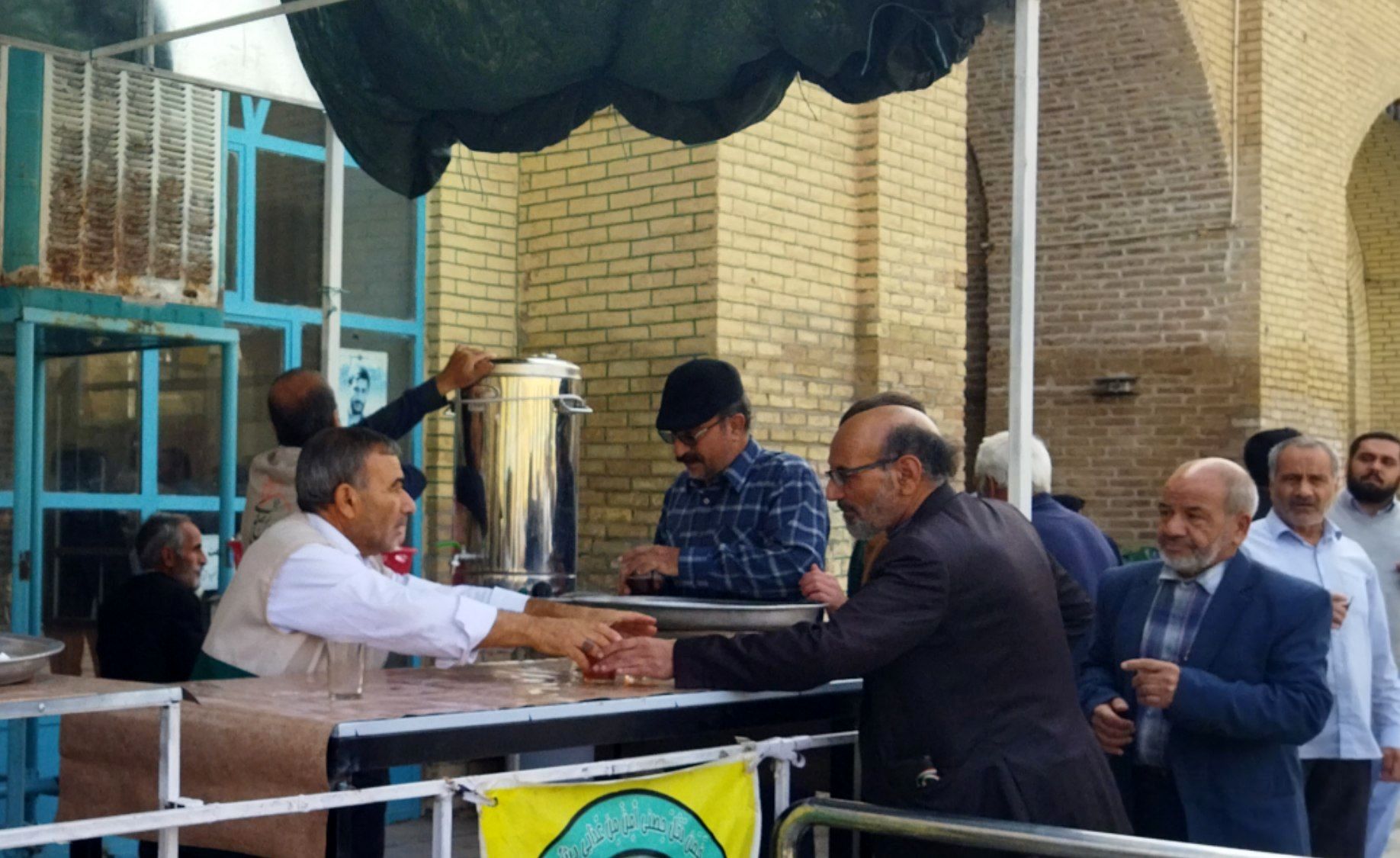 گذری بر فعالیت چایخانه مسجد جامع در روز جمعه 