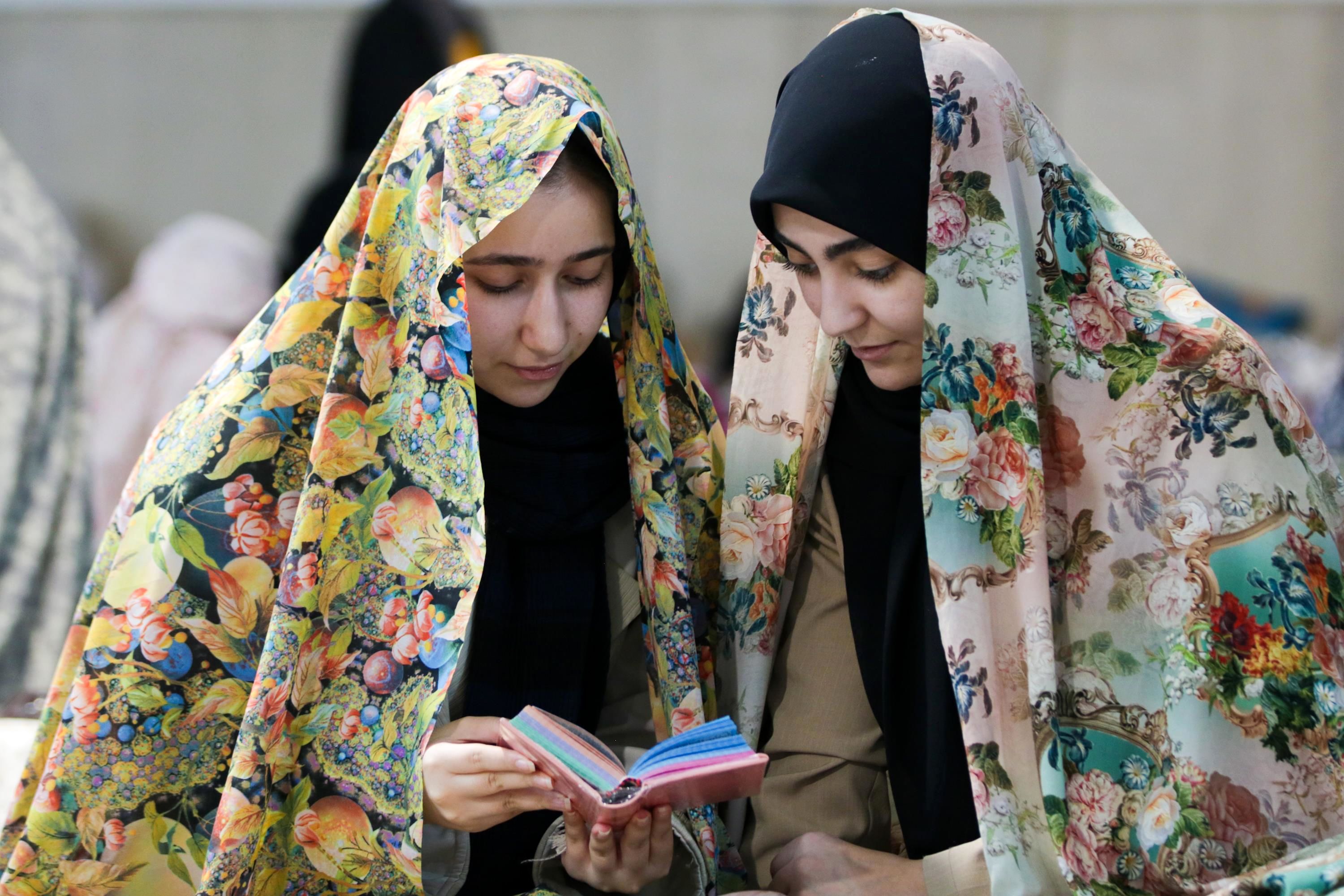 اعتکاف مادر و دختری در مسجد مقدس جمکران