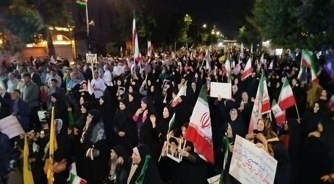 برگزاری نودمین شب از اجتماعات خیابانی در حسینیه امام خمینی (ره)