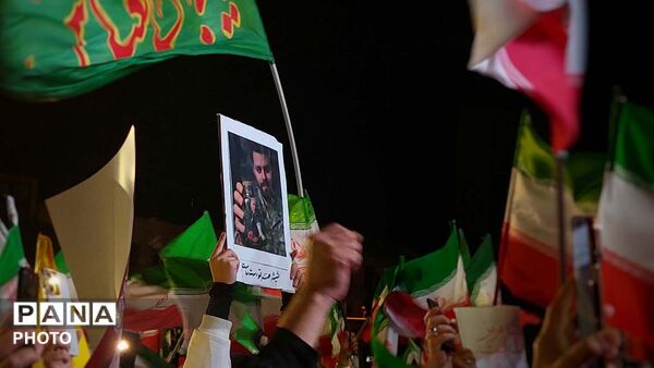 جلوه‌هایی از حماسه حضور در میدان انقلاب