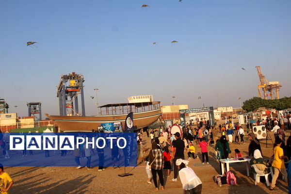 جشنواره بازی و ورزش های همگانی در ساحل بوشهر