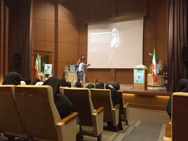 تجلیل از دانش‌آموزان برگزیده چهل و دومین‌ مسابقات فرهنگی و هنری امید فردا ناحیه ۳ مشهد مقدس 