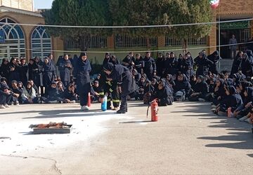 بزرگداشت روز آتش و ایمنی در دبیرستان قدسیان