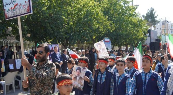 نمایش قدرت و شکوه دانش آموزان بجنوردی در مراسم بزرگ جانفدایان
