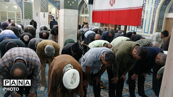 شکوه حضور در نماز جمعه بن