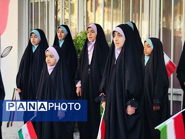 نواختن زنگ مهر سال تحصیلی۱۴۰۴-۱۴۰۳ در ناحیه ۲ مشهد