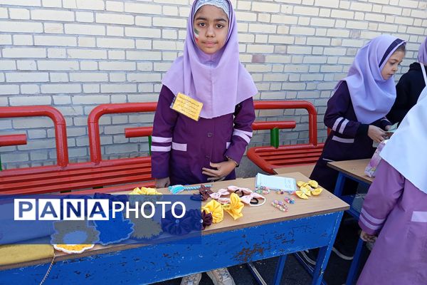 بازارچه دانش‌آموزی در دبستان شاهد شهید محمدرضا کشاورز 