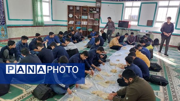 برگزاری نماز جماعت و زیارت عاشورا در دبیرستان شاهد