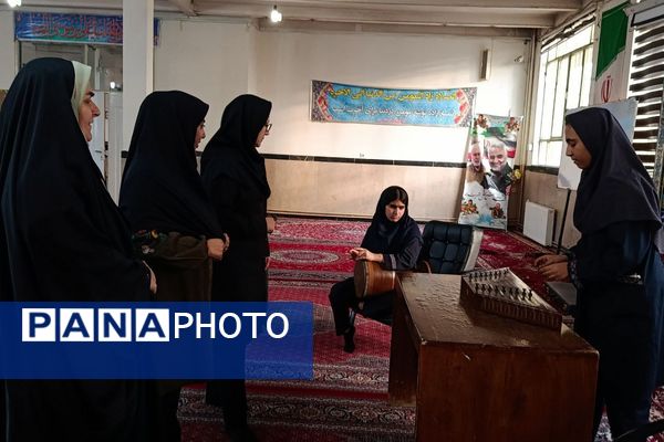  نمایشگاه فرهنگی و هنری دبیرستان عترت