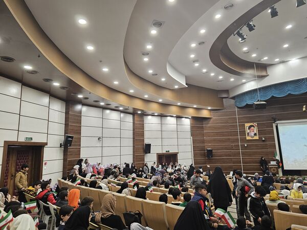 همایش بزرگ همیاران طبیعت و آموزش همگانی حفاظت از محیط زیست در منطقه پردیس 