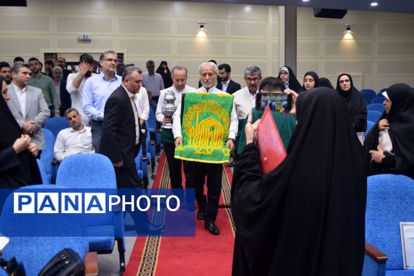 تجلیل از معلمان نمونه منطقه ۱۴ به مناسبت هفته گرامیداشت مقام معلم