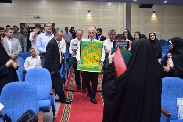 تجلیل از معلمان نمونه منطقه ۱۴ به مناسبت هفته گرامیداشت مقام معلم