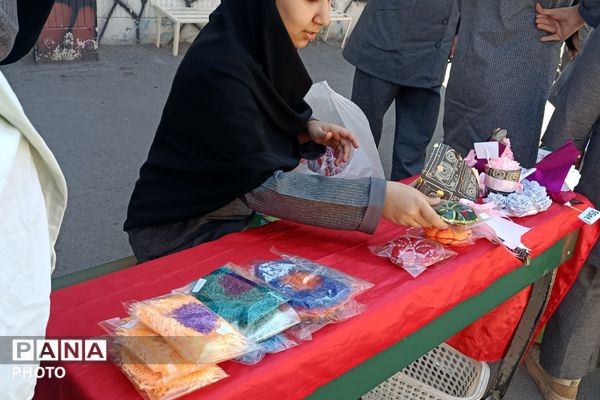 رنگِ خلاقیت در مدرسه رستمرودی پیچید؛ برگزاری بازارچه خوارزمی