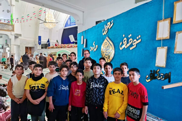 دیدار مدیر آموزش و پرورش شهرستان آباده با دانش‌آموزان معتکف 