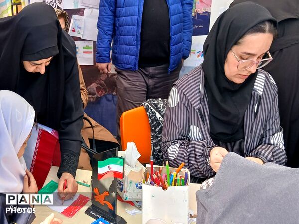 در فراق رهبر شهیدمان به میدان آمدیم 