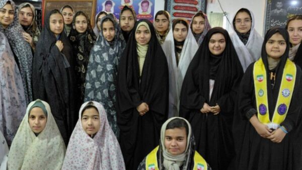 شور اعتکاف دختران و پسران بردسکن در یک صف معنوی