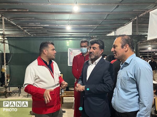 خدمت شبانه‌روزی موکب مرکزی اربعین دهلران به زوار امام حسین (ع)