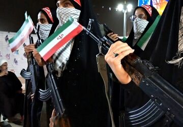 حضور حماسی دختران زارچی در اجتماع بزرگ ایراندخت