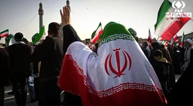 بیعت  مردمی با سومین رهبر انقلاب در مسجد جمکران