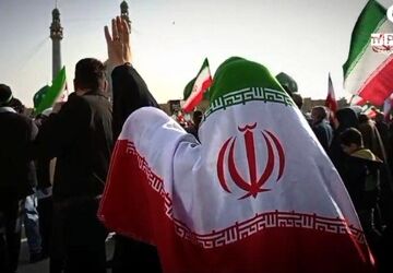 بیعت  مردمی با سومین رهبر انقلاب در مسجد جمکران