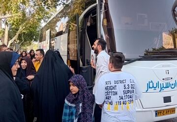 عاشقان حسینی دسته جمعی به سوی حرم روانه شدند