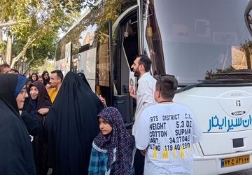 عاشقان حسینی دسته جمعی به سوی حرم روانه شدند