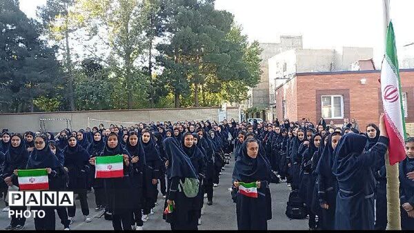 نخستین روز سال تحصیلی در دبیرستان مهر پدری
