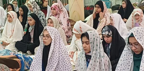 اعتکاف، پرواز دل‌های دختران دانش‌آموز کوهپایه
