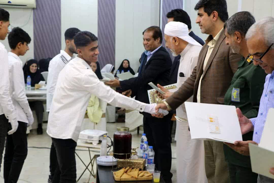 جشن تجلیل ازمقام والای معلم در بندرخمیر