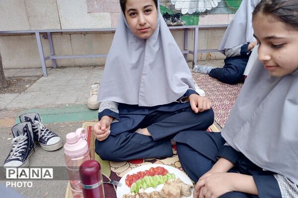 تغذیه سالم در محیطی شاد در دبستان شهید  آقچه‌لو
