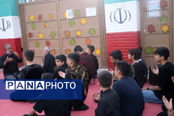 حضور پر رنگ نوجوانان در مراسم قرائت دعای زیارت عاشورا 