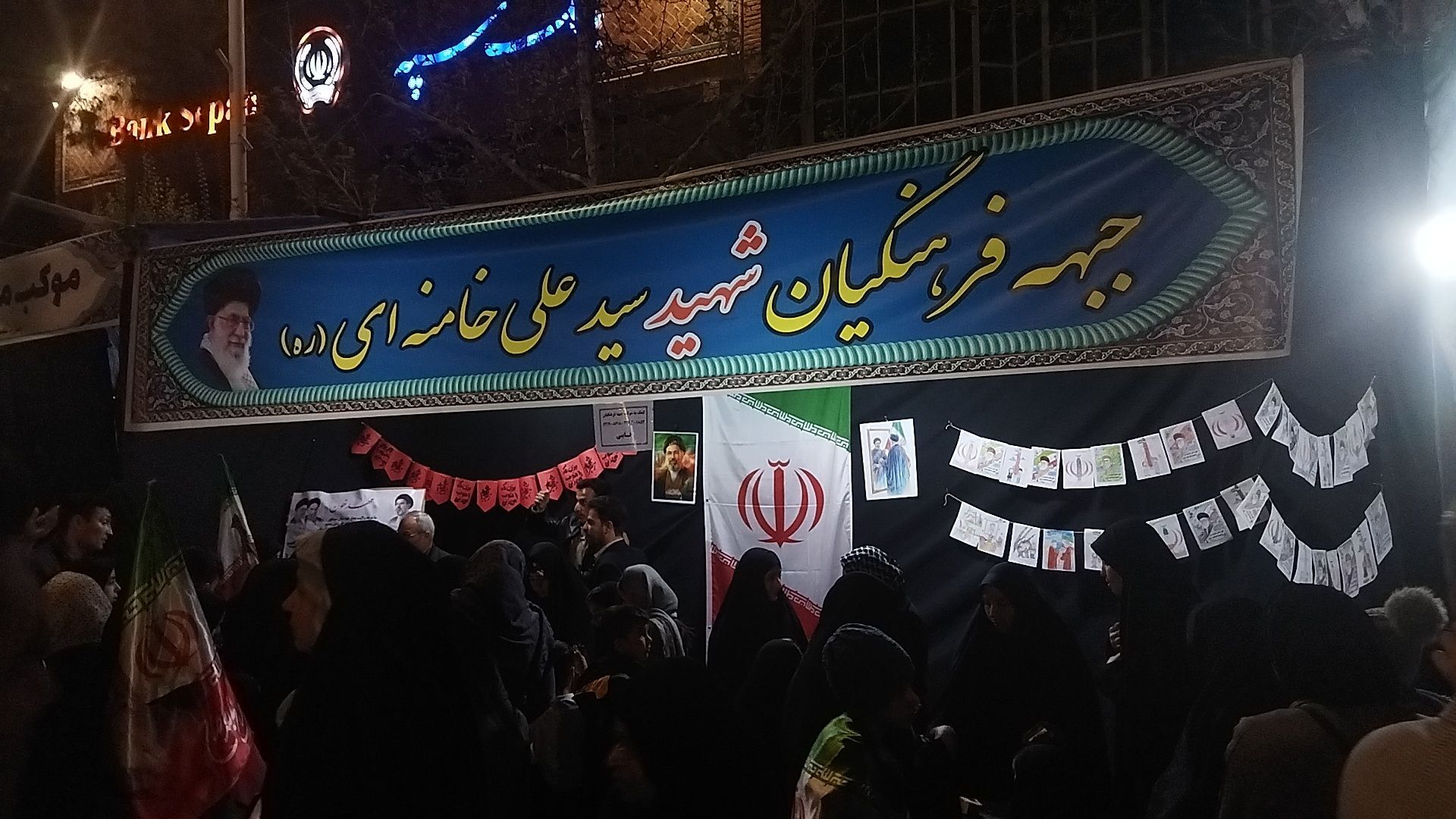 گوشه ای از فعالیت موکب ها در خیابان امام خمینی نیشابور