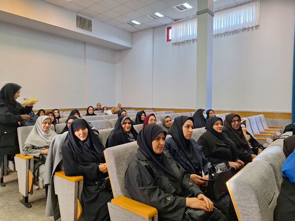 آیین تجلیل پایه گذاران مهر و امید در ناحیه۶ مشهد