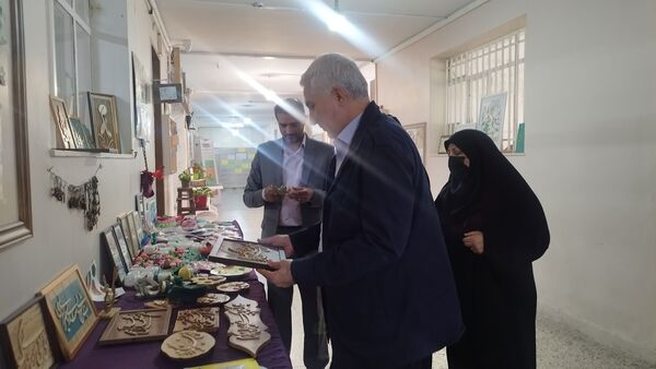بازدید معاون آموزش متوسطه استان از دبیرستان شاهد تکتم ناحیه ۳ مشهد
