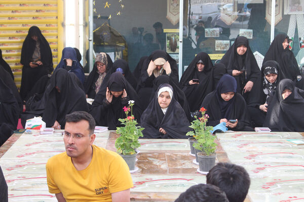 زمزمه عاشقانه دعای عرفه در یادمان 14 شهید گمنام کوه خضر نبی(ع)
